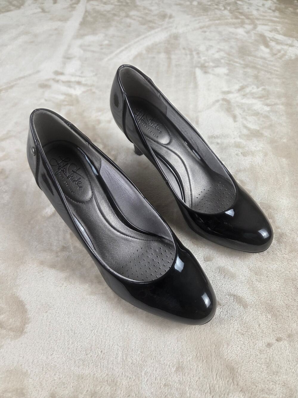 Lifestride Women's Parigi glossy black mid-height Pumps